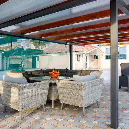 Rustic Private Torine With Private Pool Near Split Semesterbostad